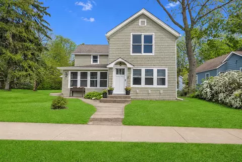 183 Lincoln Pkwy, Crystal Lake, IL 60014