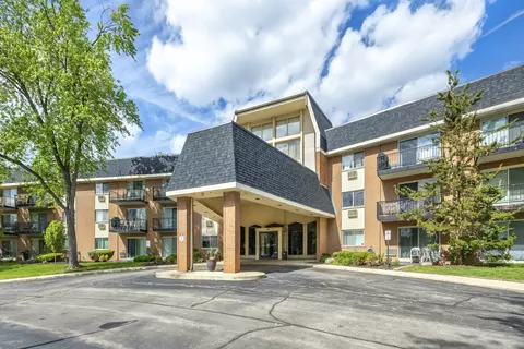 1198 Royal Glen Dr #304A, Glen Ellyn, IL 60137