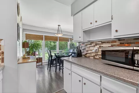 Kitchen - 1345 Devonshire Ln, Hoffman Estates, IL 60169 photo 2 of 3