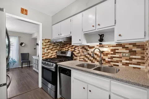 Kitchen - 1345 Devonshire Ln, Hoffman Estates, IL 60169 photo 1 of 3