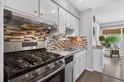 Kitchen - 1345 Devonshire Ln, Hoffman Estates, IL 60169 photo 3 of 3