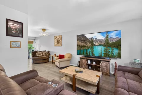 Living - 1345 Devonshire Ln, Hoffman Estates, IL 60169 photo 3 of 4