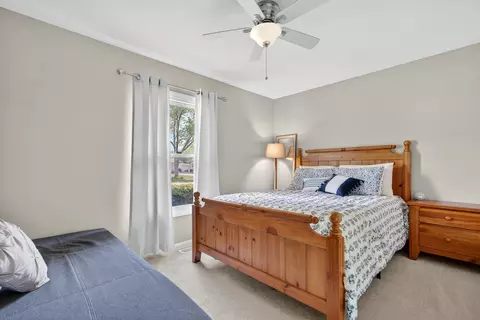 Bedroom - 1345 Devonshire Ln, Hoffman Estates, IL 60169 photo 1 of 2