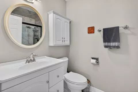 Bath - 1345 Devonshire Ln, Hoffman Estates, IL 60169 photo 1 of 3