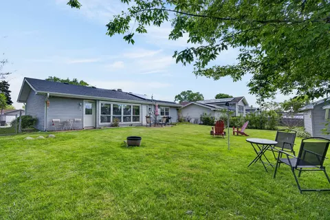 Exterior - 1345 Devonshire Ln, Hoffman Estates, IL 60169 photo 4 of 4