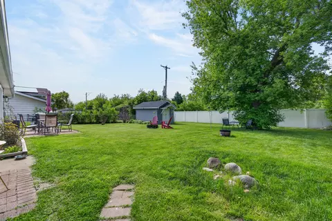 Exterior - 1345 Devonshire Ln, Hoffman Estates, IL 60169 photo 2 of 4