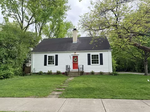 2241 Dewes St, Glenview, IL 60025