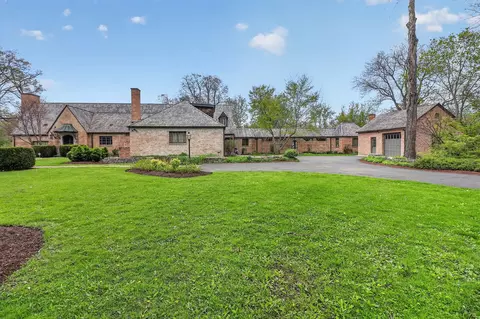 33 W480 Thorncroft Dr, Wayne, IL 60184