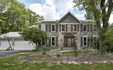 155 Salford Dr, Algonquin, IL 60102