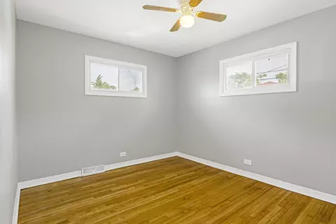 Bedroom - 16343 Dixie Hwy, Markham, IL 60428 photo 1 of 5