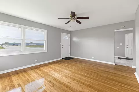Living - 16343 Dixie Hwy, Markham, IL 60428 photo 1 of 2