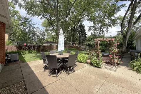 604 E Cedar Ln, Mount Prospect, IL 60056 photo 5