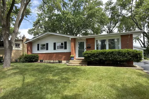 604 E Cedar Ln, Mount Prospect, IL 60056 photo 2