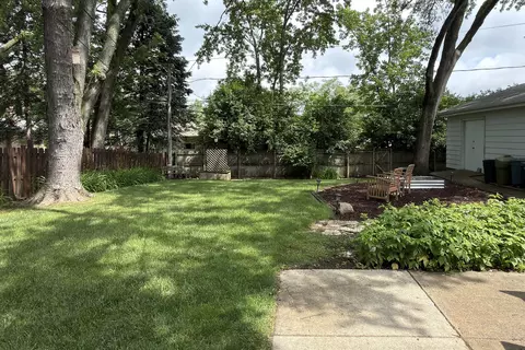 604 E Cedar Ln, Mount Prospect, IL 60056 photo 9