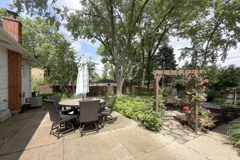 604 E Cedar Ln, Mount Prospect, IL 60056 photo 6