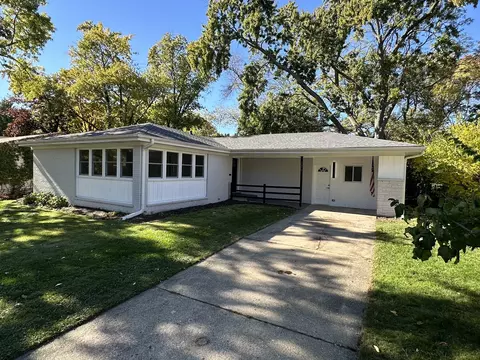 326 Indian Dr, Glen Ellyn, IL 60137