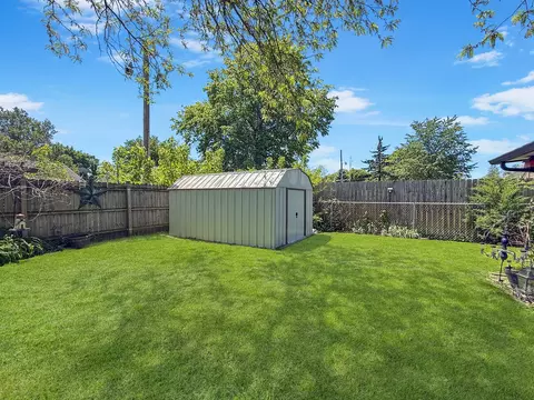Exterior - 814 Pinecrest Dr, Rantoul, IL 61866 photo 4 of 5