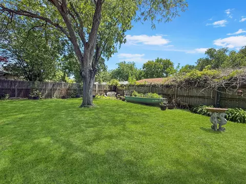 Exterior - 814 Pinecrest Dr, Rantoul, IL 61866 photo 5 of 5