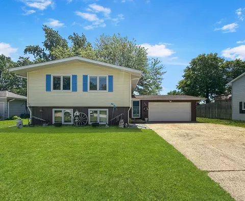 814 Pinecrest Dr, Rantoul, IL 61866