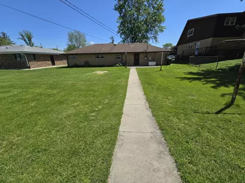 Exterior - 426 Maxwell St, Beecher, IL 60401 photo 3 of 5