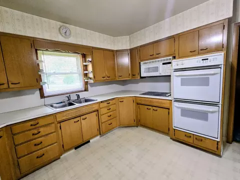 Kitchen - 426 Maxwell St, Beecher, IL 60401 photo 1 of 4