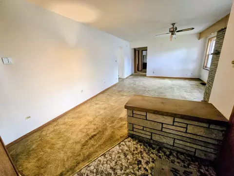 Living - 426 Maxwell St, Beecher, IL 60401 photo 5 of 7