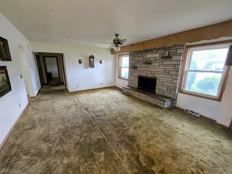 Living - 426 Maxwell St, Beecher, IL 60401 photo 1 of 7