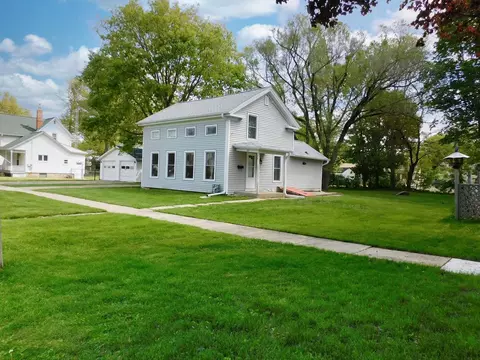 307 N 5th St, Oregon, IL 61061