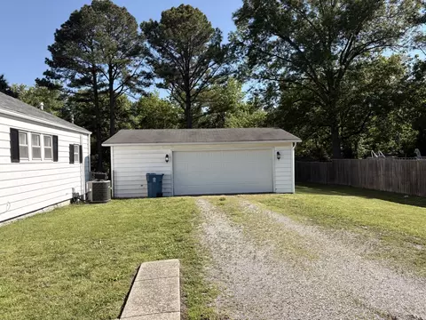 Exterior - 114 W Parrish St, Benton, IL 62812 photo 3 of 5