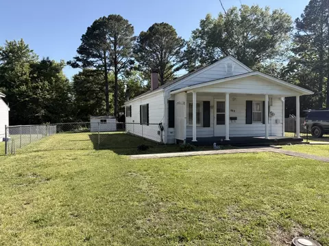 Exterior - 114 W Parrish St, Benton, IL 62812 photo 1 of 5