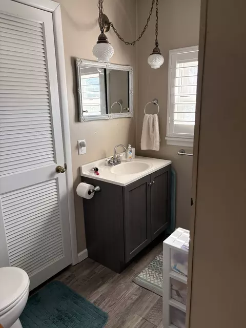 Bath - 114 W Parrish St, Benton, IL 62812 photo 1 of 1