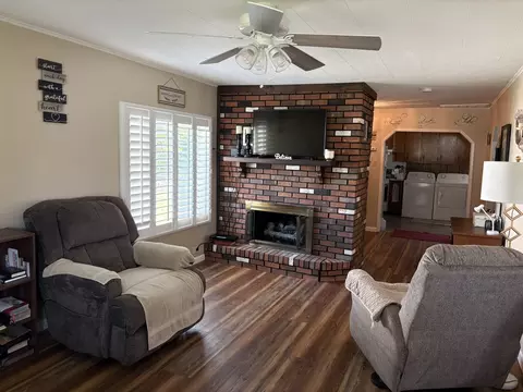 Living - 114 W Parrish St, Benton, IL 62812 photo 2 of 2