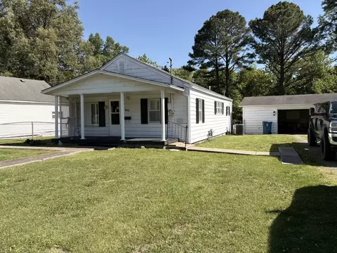 Exterior - 114 W Parrish St, Benton, IL 62812 photo 2 of 5