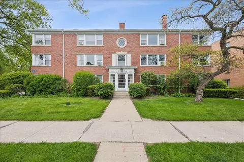 2221 Central St #3E, Evanston, IL 60201