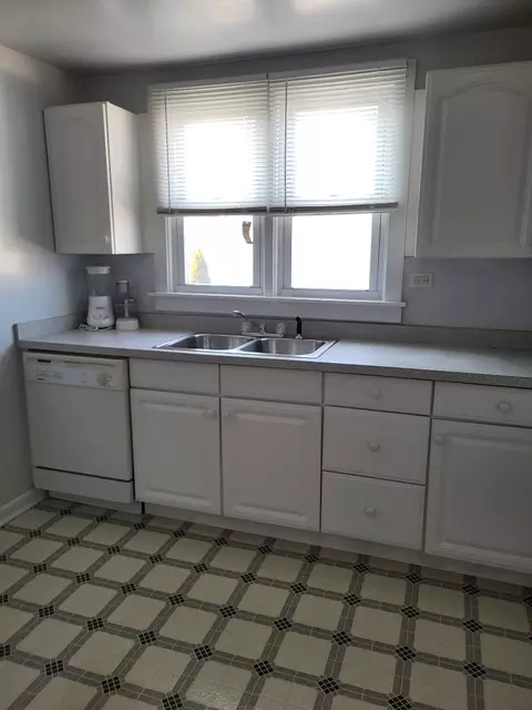Kitchen - 7710 W 66th St, Summit, IL 60501 photo 2 of 2