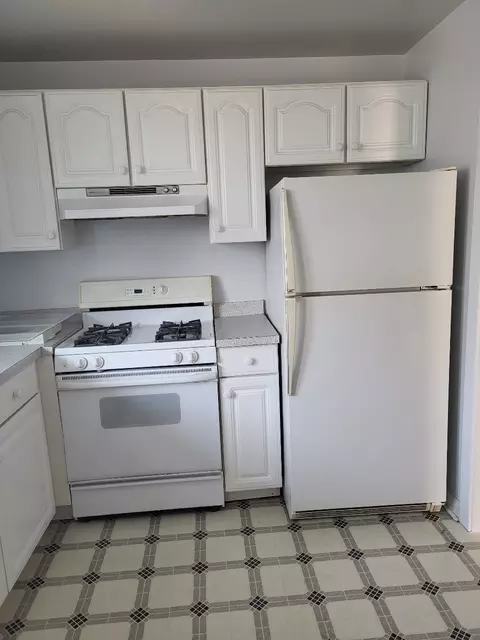 Kitchen - 7710 W 66th St, Summit, IL 60501 photo 1 of 2