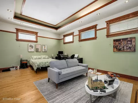 Bedroom - 33 E Division St, Chicago, IL 60610 photo 3 of 4