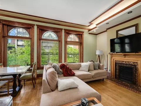 Living - 33 E Division St, Chicago, IL 60610 photo 4 of 9