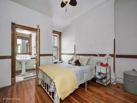 Bedroom - 33 E Division St, Chicago, IL 60610 photo 4 of 4