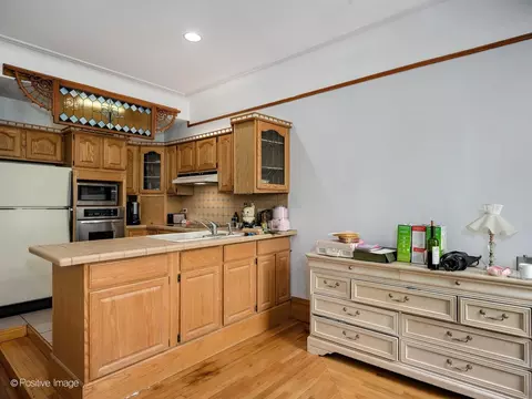 Kitchen - 33 E Division St, Chicago, IL 60610 photo 2 of 5
