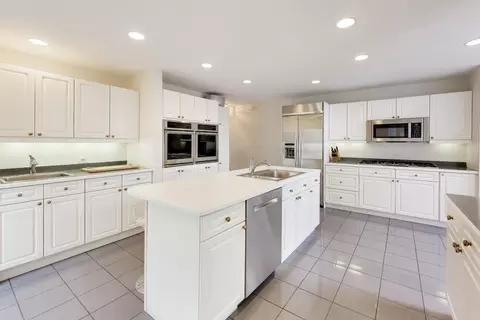 Kitchen - 180 Westview Rd, Winnetka, IL 60093 photo 3 of 3