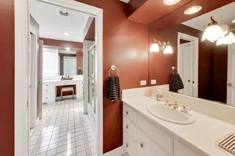 Bath - 180 Westview Rd, Winnetka, IL 60093 photo 4 of 4