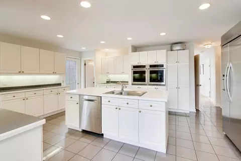 Kitchen - 180 Westview Rd, Winnetka, IL 60093 photo 2 of 3