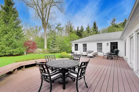 Exterior - 180 Westview Rd, Winnetka, IL 60093 photo 4 of 9