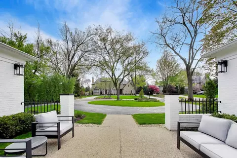Exterior - 180 Westview Rd, Winnetka, IL 60093 photo 2 of 9