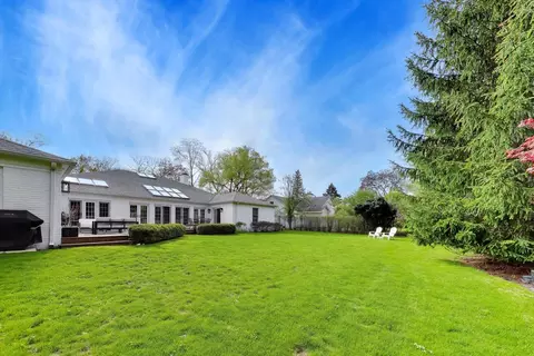 Exterior - 180 Westview Rd, Winnetka, IL 60093 photo 8 of 9