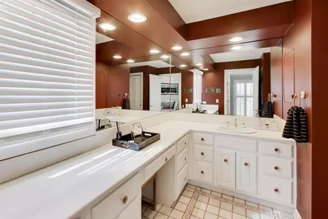 Bath - 180 Westview Rd, Winnetka, IL 60093 photo 3 of 4
