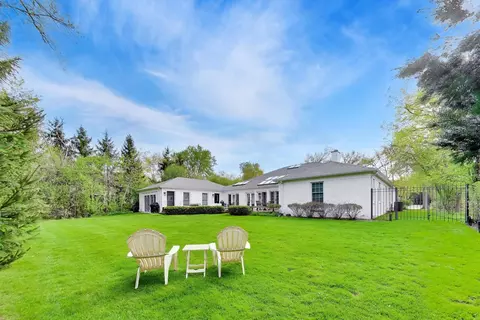 Exterior - 180 Westview Rd, Winnetka, IL 60093 photo 6 of 9
