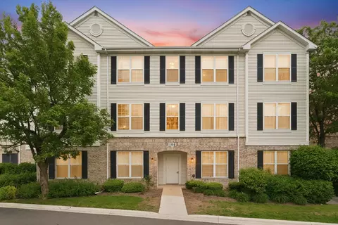 150 S Waters Edge Dr #F, Glendale Heights, IL 60139