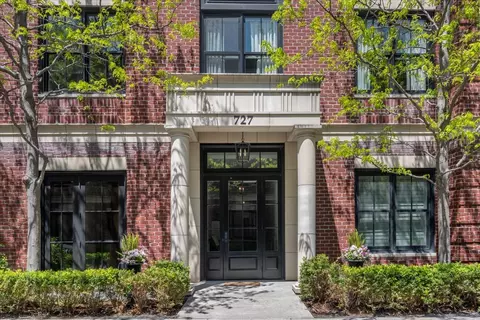 727 N Mckinley Rd #100, Lake Forest, IL 60045